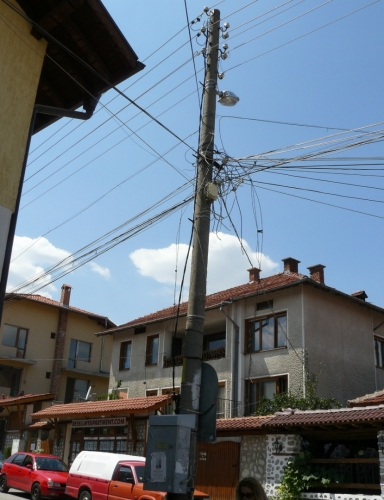 Zadrátované Bansko, ačkoliv mnohá místa v Sofii se mohla chlubit podobnou pavučinou.
