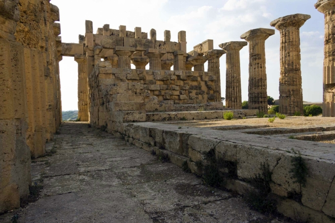 Tempio E - interiér chrámu