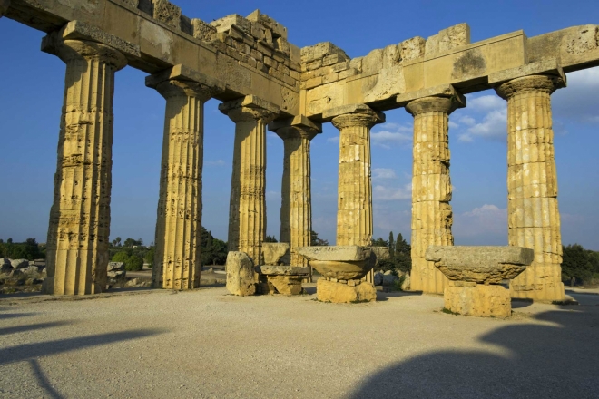 Tempio E - interiér chrámu