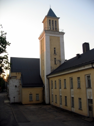 Na nádraží jsme s velkým předstihem, neradi bychom si jediný dnešní vlak do Tartu nechali ujet.