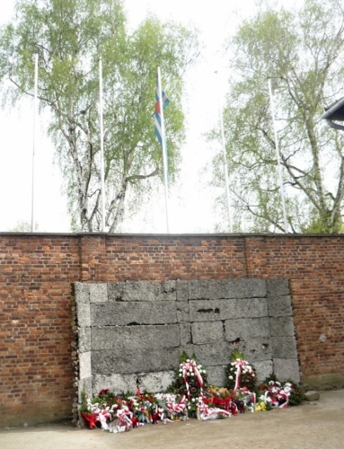 Památník obětem, kteří zde zahynuli, především zastřelením