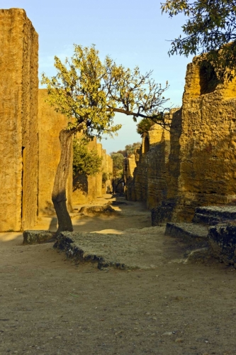 Městské hradby s tzv. byzantskými oblouky (Arcosoli Bizantini).