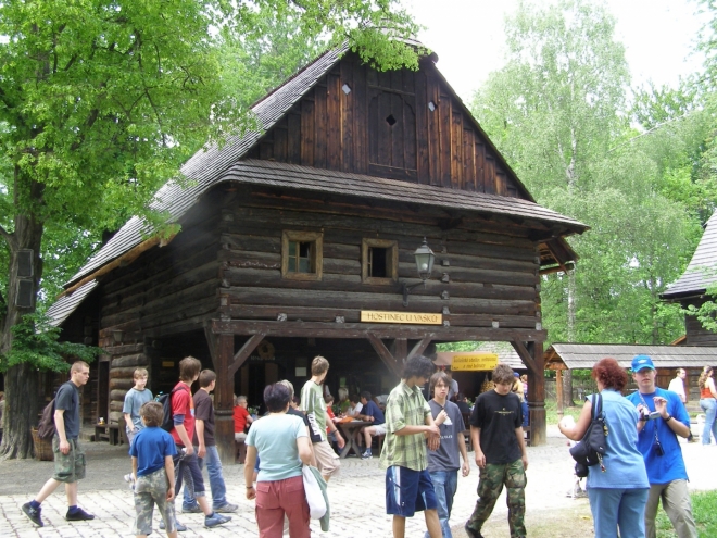 V rožnovském skanzenu (2007, Jitka Fixová)