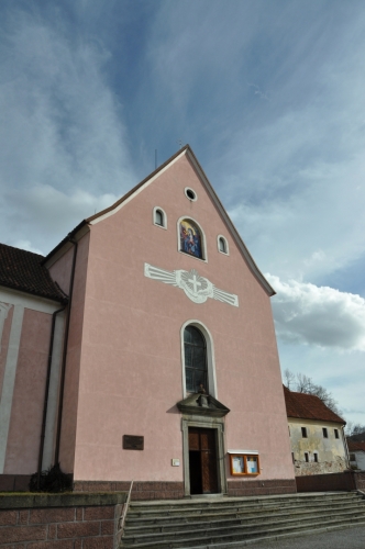 Kostel sv. Felixe a kapucínský klášter je ranně barokní stavba. V roce1649 dostal obraz Bolestné Panny Marie, považovaný za zázračný. Jeho součástí je kaple sv. Kalvárie.