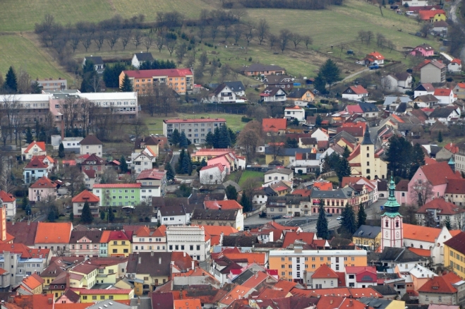 Poslední pohled k Sušici z výstupu. Nahoře už k náměstí nedohlédneme.