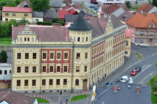 Zajímavá je i budova ZŠ.