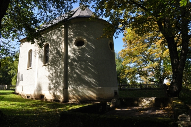 Kostel v Hůrce, kde si můžete jedenkrát klinknout na zdejší zvon.