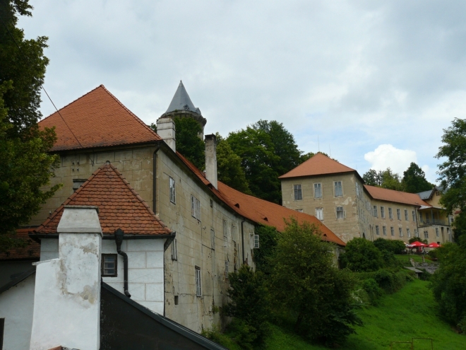 Horní část zámku, nyní využívána Českou poštou jako rekreační a školící středisko