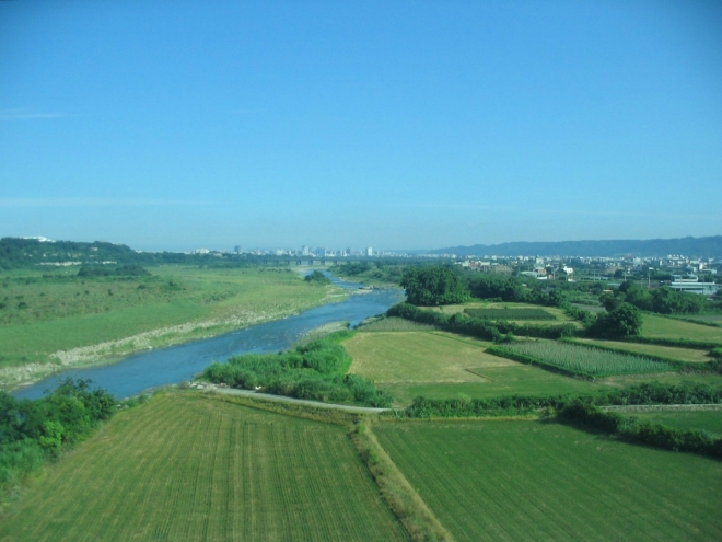 Venkovské oblasti pobřežní nížiny jsou vesměs zemědělsky obdělávány.