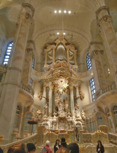Hlavní oltář ve Frauenkirche