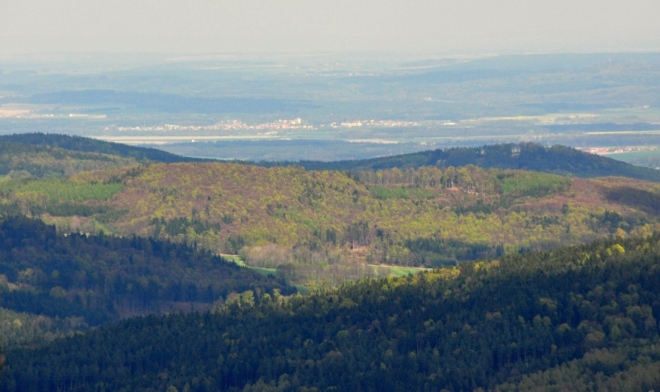 A zašuměnou rodnou Zliv. Dohlednost s dálkou rychle mizí.