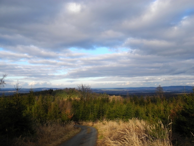 Pod sebou jsme nechali vrch Kostelík (556 m n. m.).