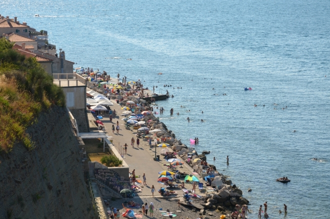 Výhled na Prešerenovo nábřeží na severní straně poloostrova