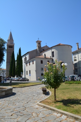 Kostel zezadu