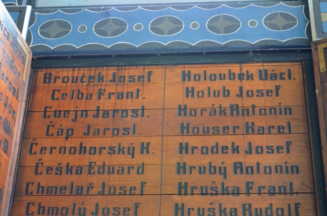 Nelze přehlédnout, že zde padlo i mnoho našich krajanů (z tehdejšího pohledu byli samozřejmě krajané všichni zde uvedení).