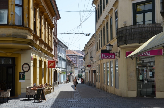 Gosposka ulica, jedna z pěších zón v centru. My se ale obracíme doleva do Slovinské ulice (Slovenska ulica).