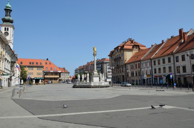 Tohle už je konečně to hlavní náměstí, na které se celou dobu ptáme. Jmenuje se jednoduše Hlavní náměstí (Glavni trg) a ze spousty mariborských náměstí vypadá skutečně asi nejoficiálněji.