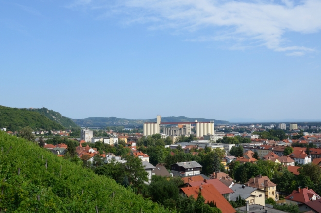 Severovýchodní část města, první výhled ještě z přístupové cesty