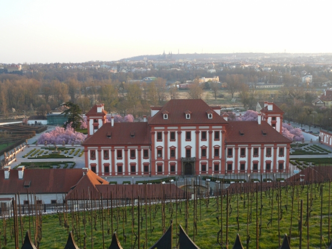 Trojský zámek pod vinicí