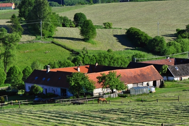 Pension U podkovy od Dluhošťského vrchu.