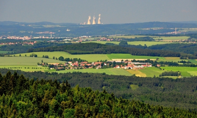 Krajina čtyř věží. I to jsou Jižní Čechy. Orientační bod viditelný skoro z každého kopce.