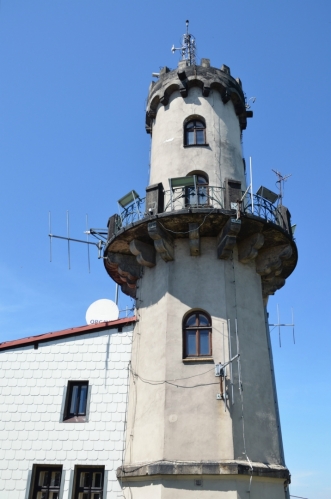 Tady se nám potvrzuje, že rozhledna je skutečně nizoučká. Na horní vyhlídku turisté nesmějí.