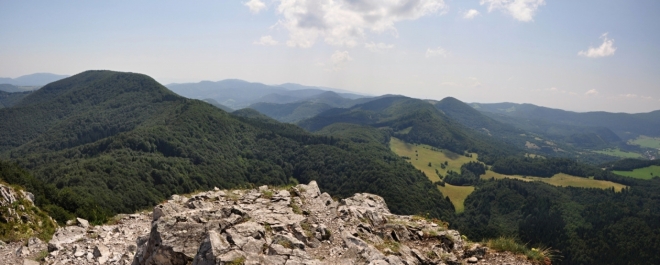 Vrchol Homôlka, tentoktát nad sedlem Homôlka.