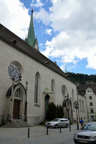 Katedrála svatého Mikuláše (Dom St. Nikolaus) na východním okraji historického centra. Současná gotická verze pochází z roku 1478, předtím na jejím místě stávala katedrála nejméně o dvě století starší.