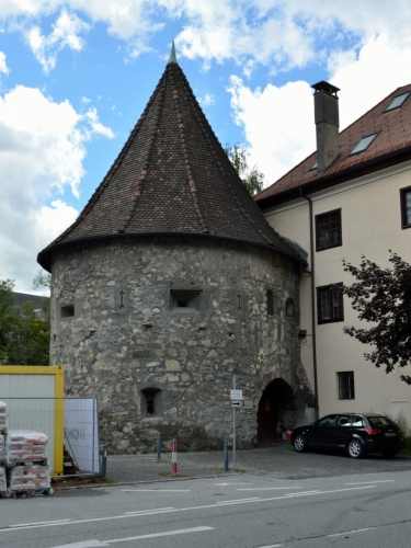 Prašná věž (Pulverturm) z roku 1460, nejjižnější bod někdejších městských hradeb