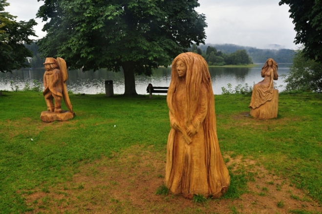 Galerie pohádkových postaviček pod širým nebem. Frymburk.