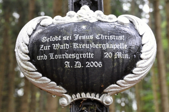 Německý nápis na křížku jasně ukazuje, že zde český živel byl v menšině.