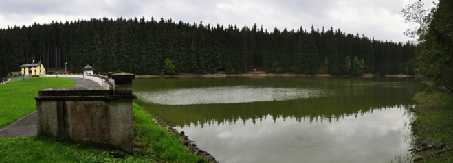 Údolní vodní nádrž Mariánské Lázně je zdrojem pitné vody l. stupně.