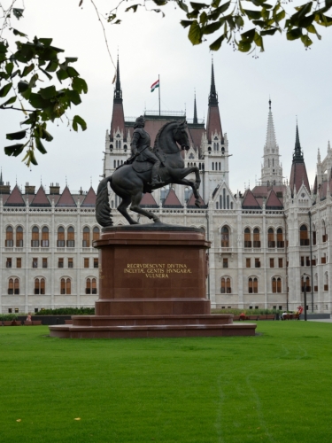 Jezdecká socha knížete Františka II. Rákócziho, vůdce protihabsburského povstání proběhnuvšího počátkem 18. století.