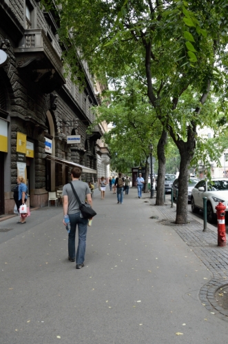 Andrássyho třída nás teď povede další dva kilometry na severovýchod. Stejně jako mnoho dalších věcí, které dnes Budapešť vyloženě zdobí, i tato třída vznikla v rámci velkého rozvoje města v druhé polovině 19. století.