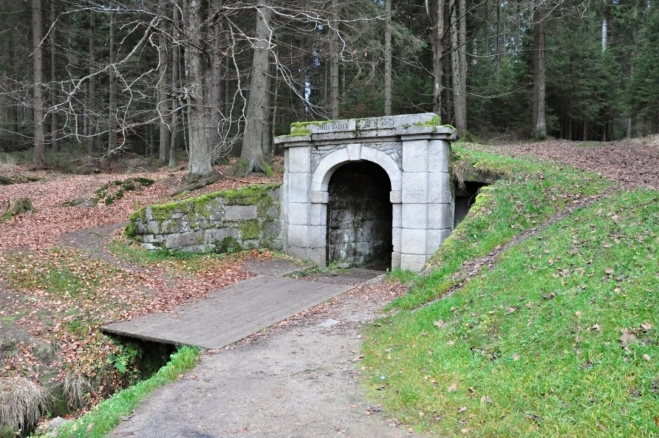 Dolní portál Schwarzenberského kanálu.