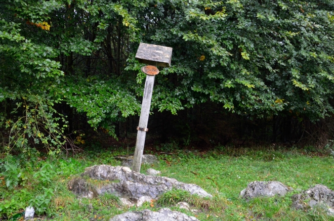Istállóskő je o tři metry vyšší než Bálvány a ještě začátkem roku platil za nejvyšší vrchol celého pohoří. Pak ale jinému vrcholu nově naměřili o dva metry více, v Bukových horách jsou tyto souboje těsné.