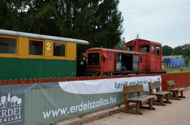 Zážitek z jízdy momentálně asi nedovedu plně docenit, připadá mi, že jsem po cestě nic mimořádného neviděl. Zde už jsme na konečné v Szilvásváradu.