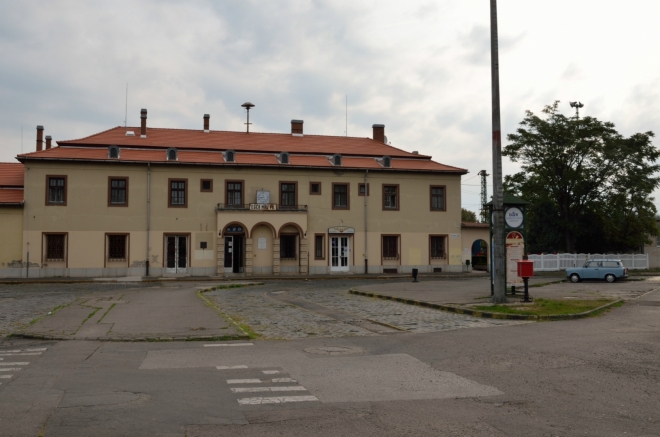 K nádraží jsme tentokrát došli jednoduše po hlavní silnici.