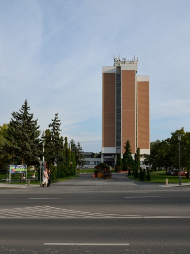 Balatonfüred zatím vypadá vyloženě rekreačně, u jezera je to samý hotel.