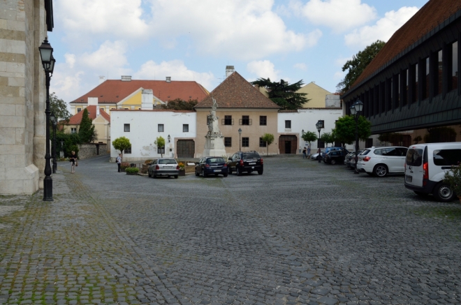 Stále totéž náměstí u kostela