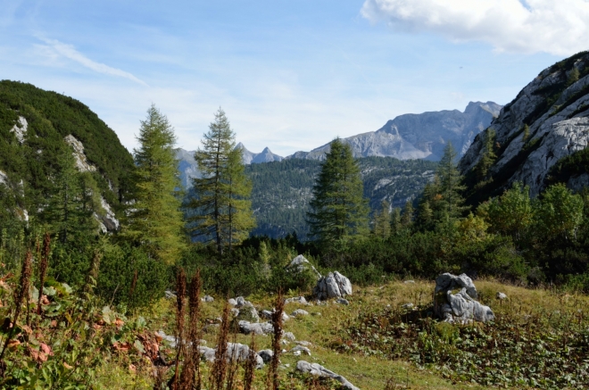 Těšili jsme se na úžasné výhledy na opačné straně sedla, kde se dá sestoupit k jezeru Königssee, šlo však o špatnou interpretaci symbolu ve schématu. Ten totiž naopak označoval vyhlídky na západní straně, odkud jsme přišli.