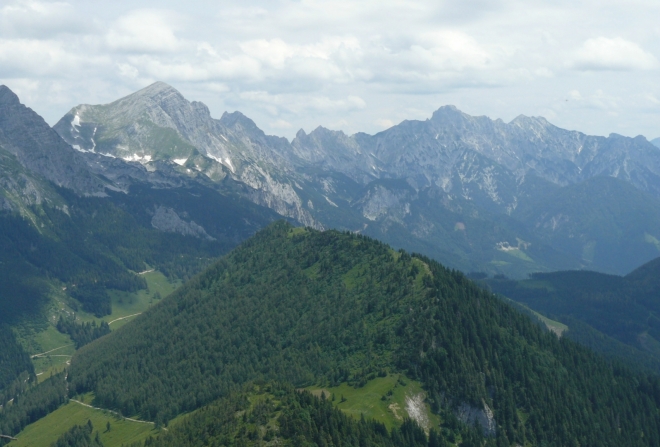 Hřeben Haller Mauern, vlevo vrchol Scheiblingstein