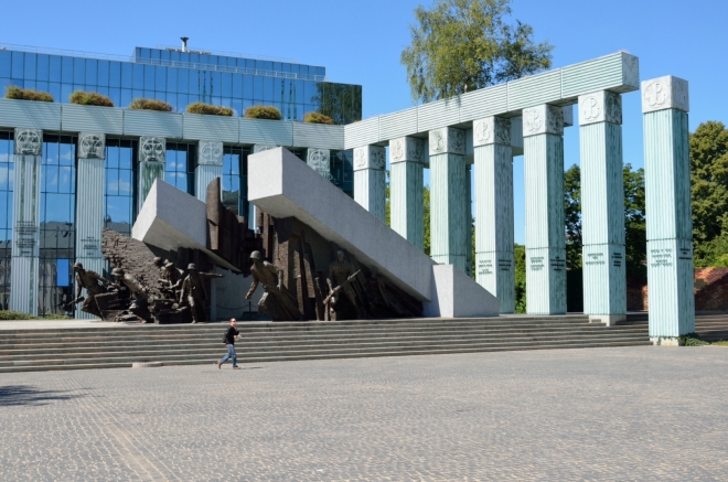 Památník Varšavského povstání, celkem působivý objekt, již trochu dále od centra.