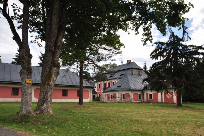 Zámek Karlštejn čeká na rekonstrukci.