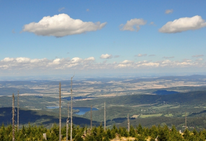 Nýrská nádrž a krajina Švihovské vrchoviny a Klatovské kotliny.