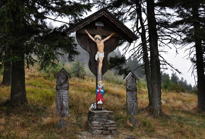 Umrlčí prkna jsou zde vzpomínkou na dávno mrtvé domorodce.