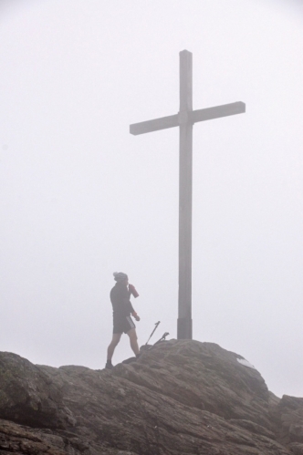 Od tohoto německého trekera jsem na vrcholku dostal šňupací tabák, který mě krásně protáhl nos.