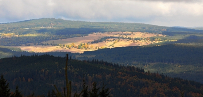 Javorná a Hadí vrch.