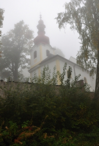 Kostel sv. Vintíře byl postaven v roce 1706 na místě dřevěné kaple, která zde stávala již od 11. století. V době, kdy zde byl vojenský prostor, sloužil kostel jako vojenské skladiště. Díky tomu ho nepotkal osud jiných, vyhozených v 50tých letech do vzduchu.