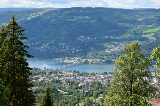 Krásný výhled na historickou část Lillehammeru